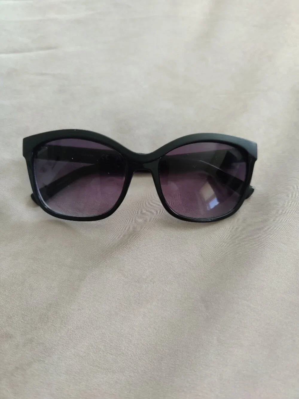 Guess Black Oversized Cat Eye Sunglasses